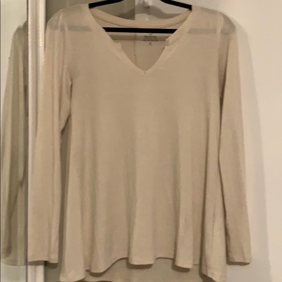 Hollister Tops - A cream long sleeve T-shirt